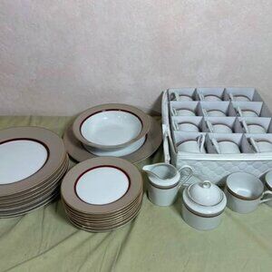 Grandeur Taupe Pattern Fine China by Mikasa 34 Pieces